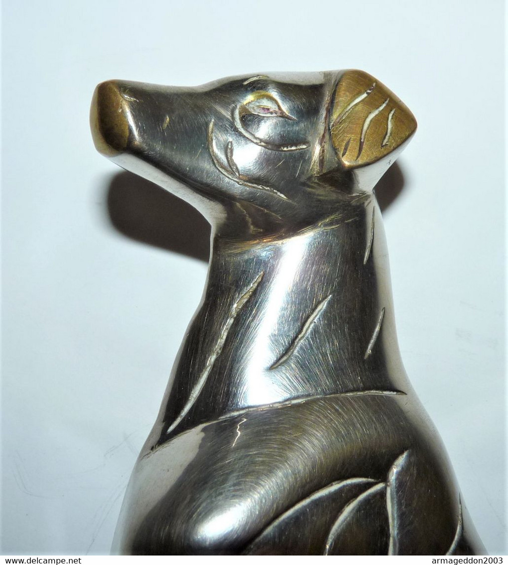 SUPERBE SCULPTURE STATUETTE EN METAL ARGENTE ET DORE CHIEN BRILLANT ASSIS EN TBE - Bronzes