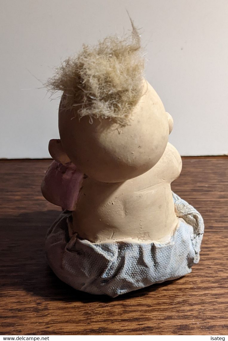 Figurine Vintage Gros Bébé Chinois Qui Pleure En Résine - Karaffen