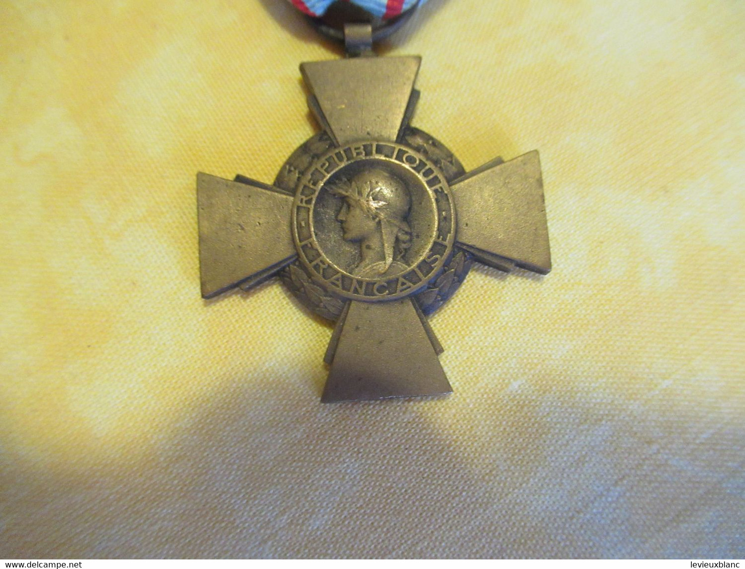 Croix Du Combattant/ République Française/ Bronze / Vers 1930-1970    MED416 - Frankrijk