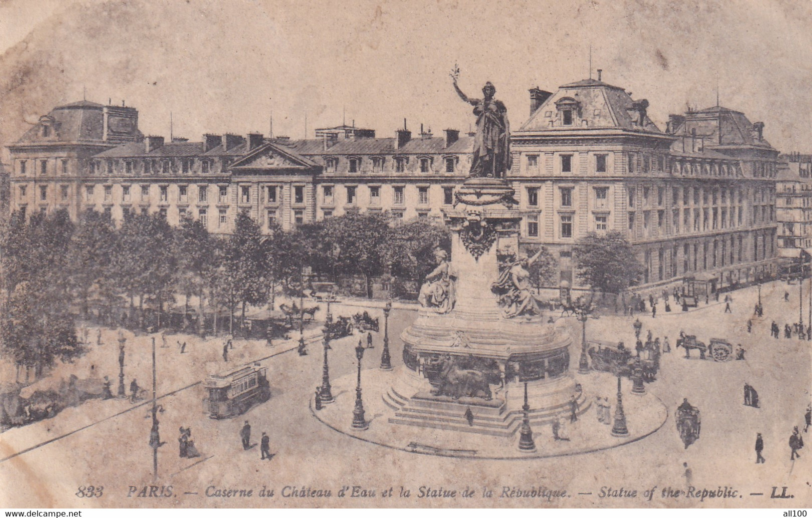 A21606 - PARIS Caserne Du Chateau D'Eau Et La Statue De La Republique Vintage Car France Post Card Used Unc - Statues