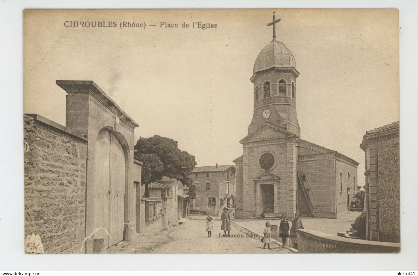 CHIROUBLES - Place De L'Eglise - Chiroubles