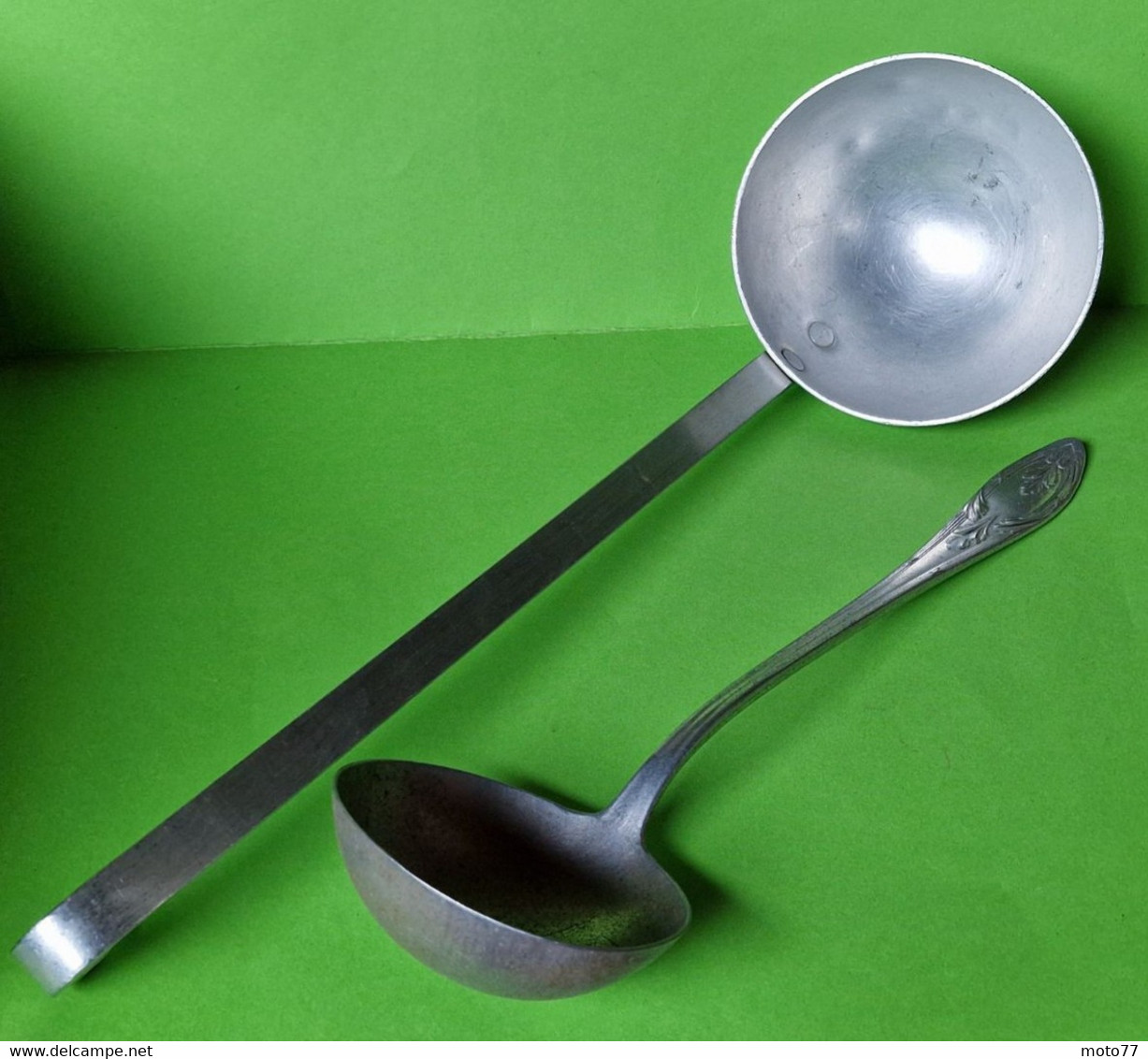 Lot 2 Anciennes Grandes LOUCHES En Aluminium - Etat D'usage Et " Laissé Dans Leur Jus " - Vers 1950 1960 - Spoons