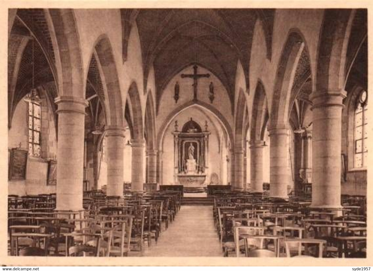 Montigny-le-Tilleul  8 cartes de l'Eglise Saint-Martin, éditée dans les années 1930.....