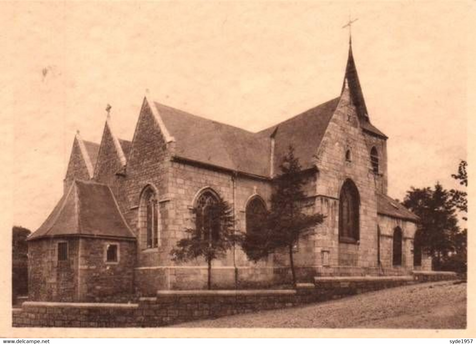 Montigny-le-Tilleul  8 cartes de l'Eglise Saint-Martin, éditée dans les années 1930.....