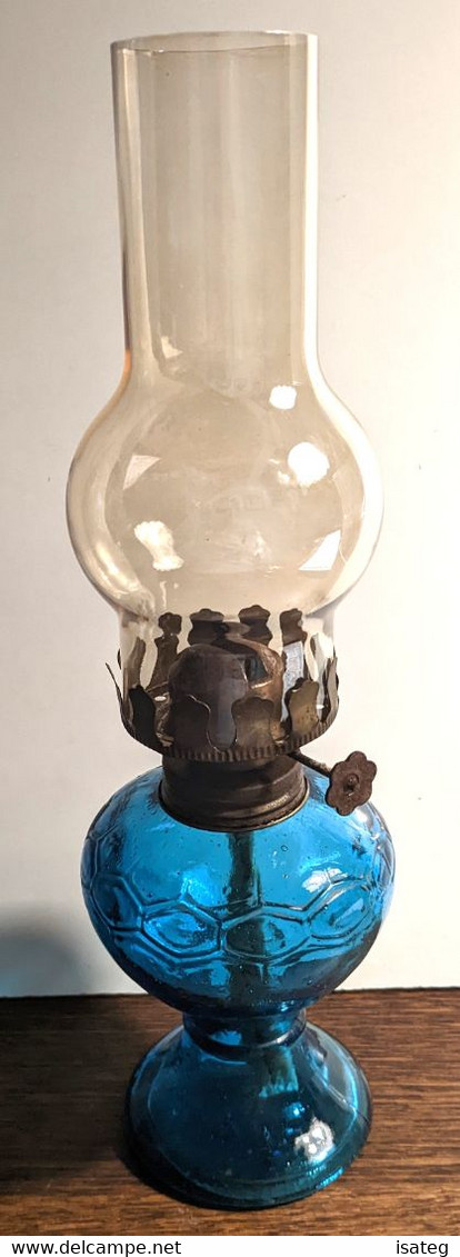 Lampe à Pétrole Bleue Vintage - Made In Hong Kong - Kronleuchter, Kandelaber & Kerzenhalter