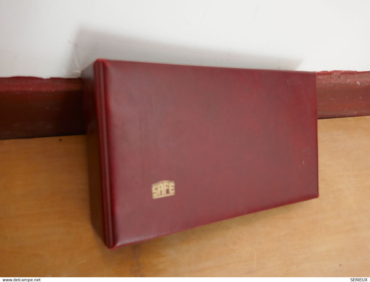 BEL ALBUM ROUGE SAFE+ VIDE+  ENV. 38 PAGES  POUR 80  LETTRES +BON ETAT+=>DE PREF. A PRENDRE PARIS - Binders With Pages