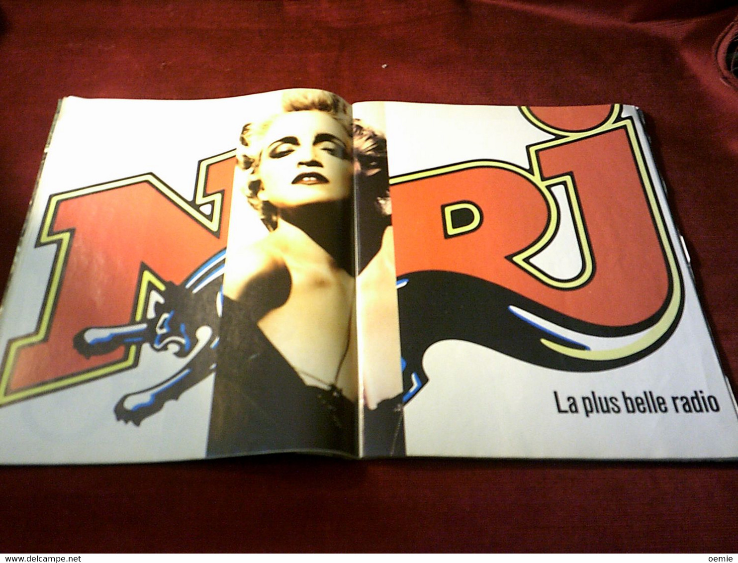 MADONNA  PUBLICITE POUR NRJ  DANS LE MAGAZINE VSD DU 2 11 1988 - Musica