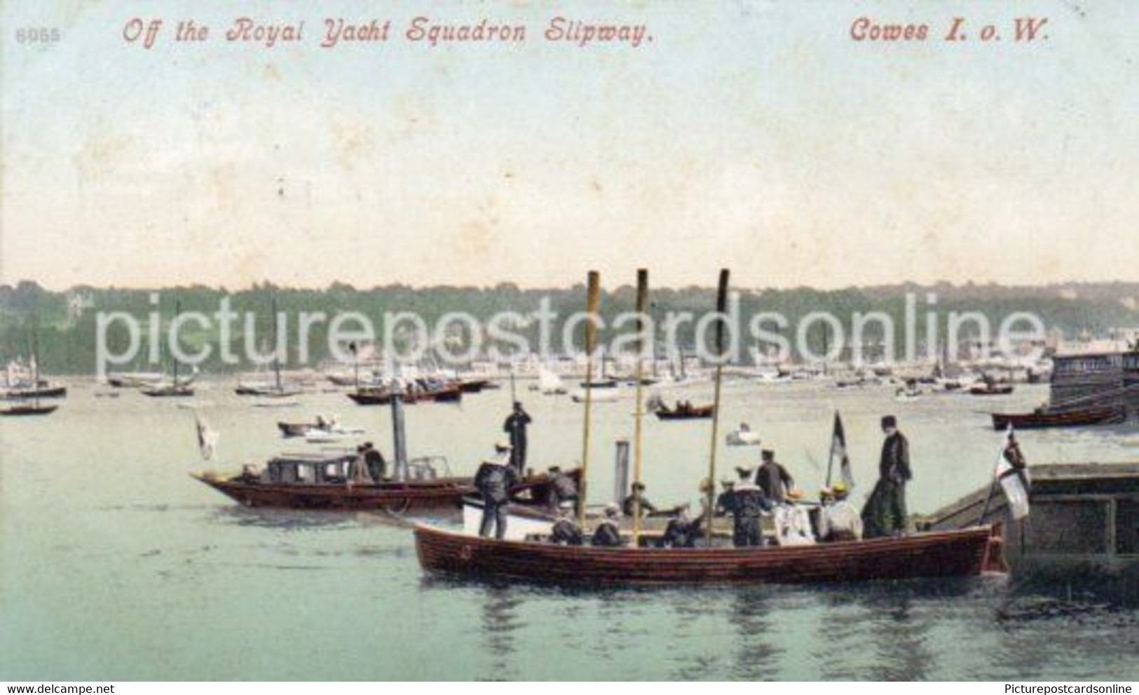 OFF THE ROYAL YACHT SQUARDON SLIPWAY COWES OLD COLOUR POSTCARD ISLE OF WIGHT - Cowes