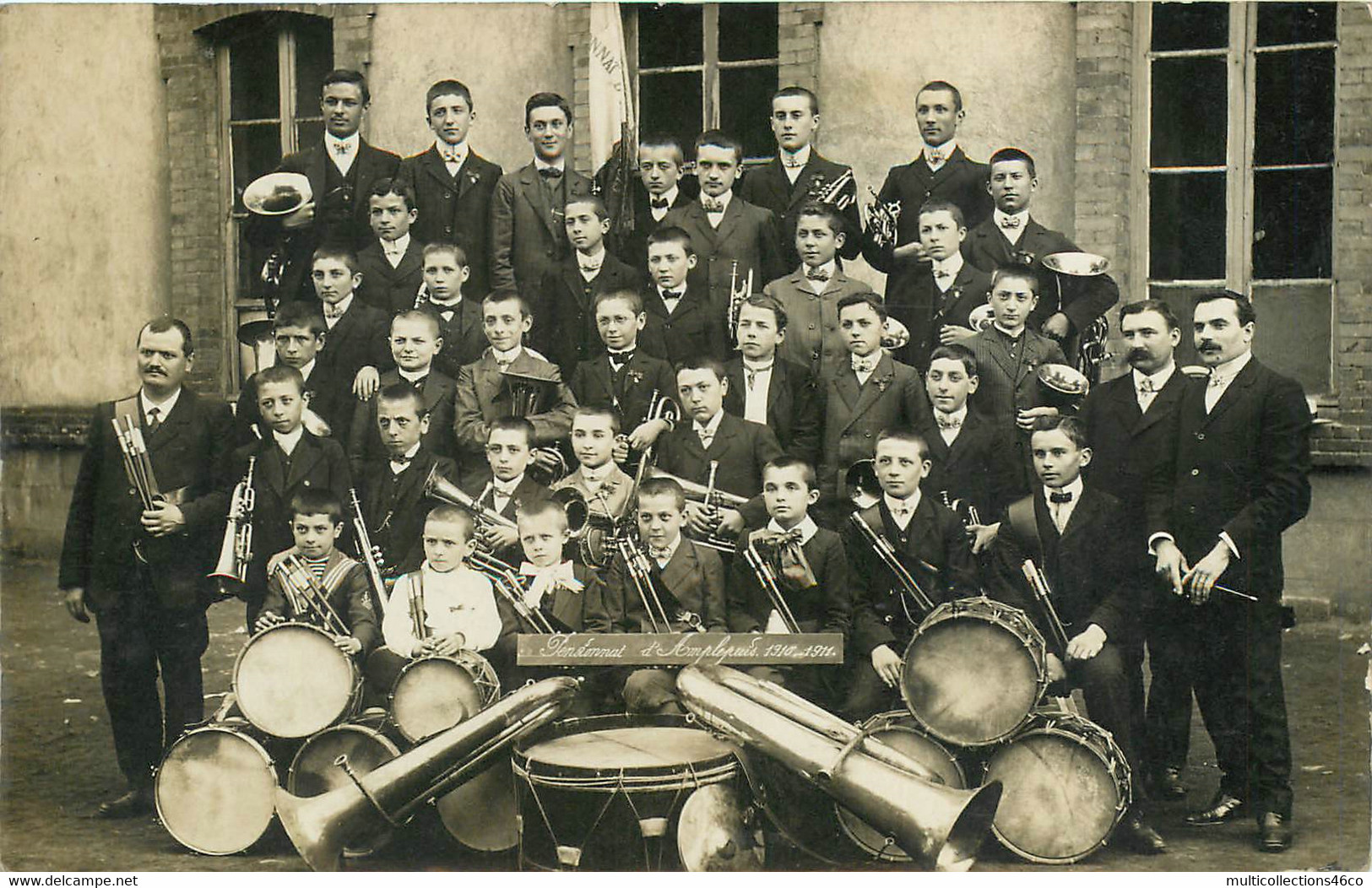 191122C - CARTE PHOTO 69 AMPLEPUIS - Pensionnat 1910 1911 Fanfare Cuivre Tambour Grosse Caisse Musicien - Amplepuis