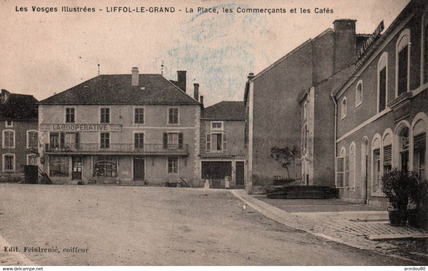 N°26 C3 LIFFOL LE GRAND LA PLACE LES COMMERCANTS ET LES CAFES - Liffol Le Grand