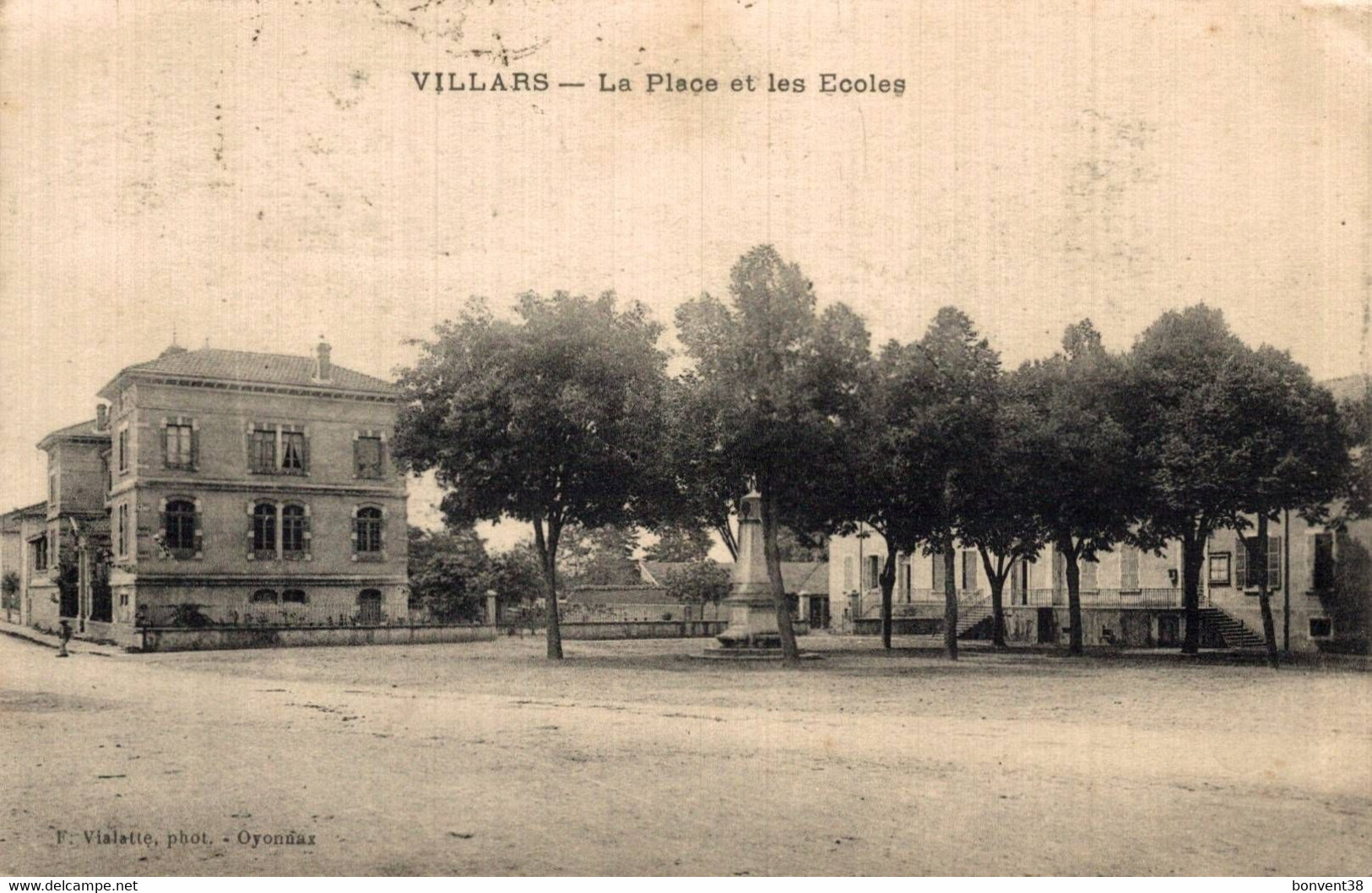 I2111 - VILLARS - D01 - La Place Et Les Écoles - Villars-les-Dombes