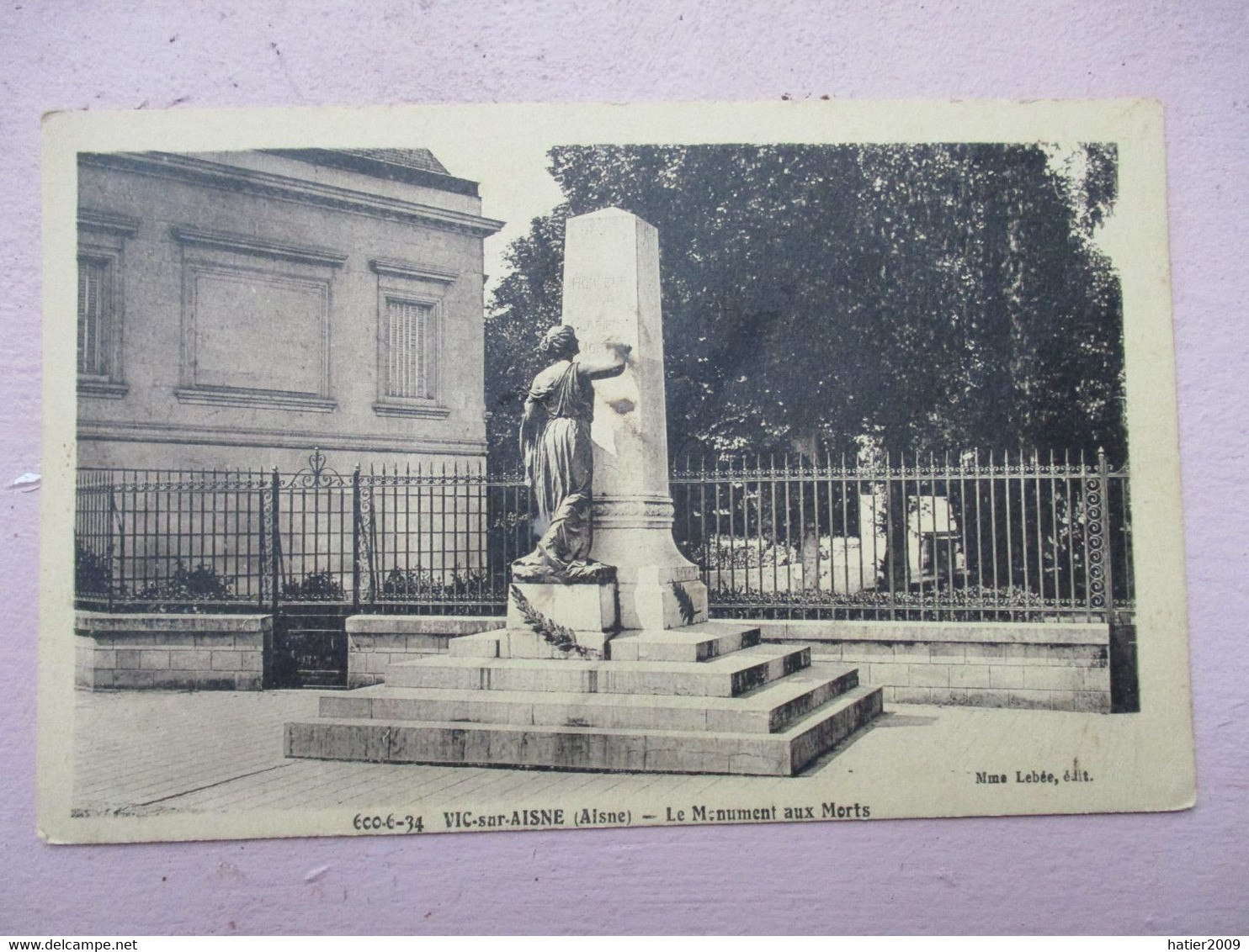 VIC Sur AISNE - Le Monument Aux Morts - Tbe - Vic Sur Aisne