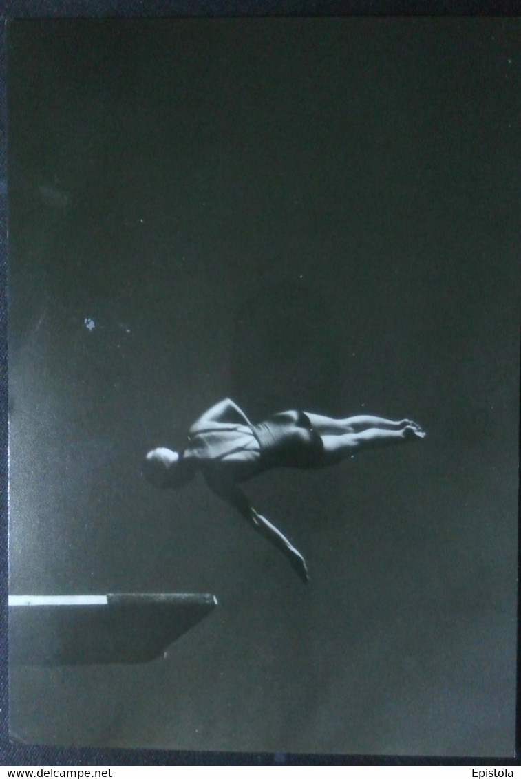 ►. DIVING Plongeon 1920s.  20th Century Photography 2014 Exhibition - Kunst- Und Turmspringen