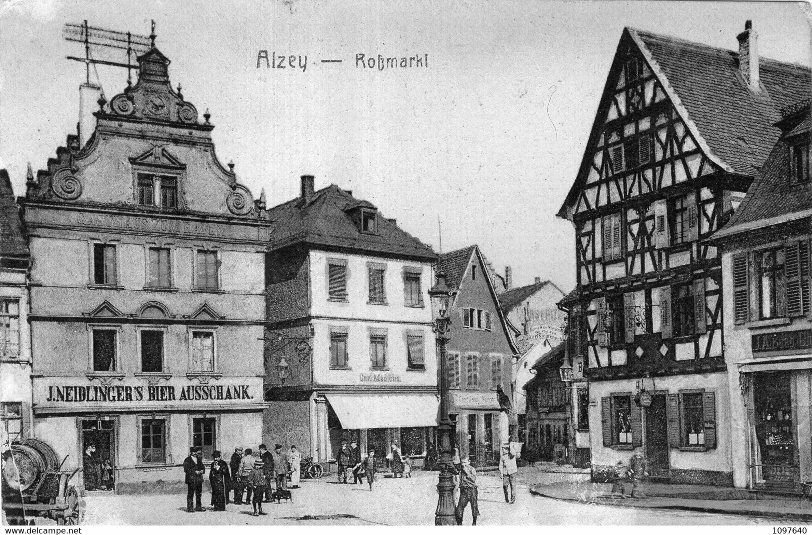 ALZEY . Place Animée Et Commerces - Alzey