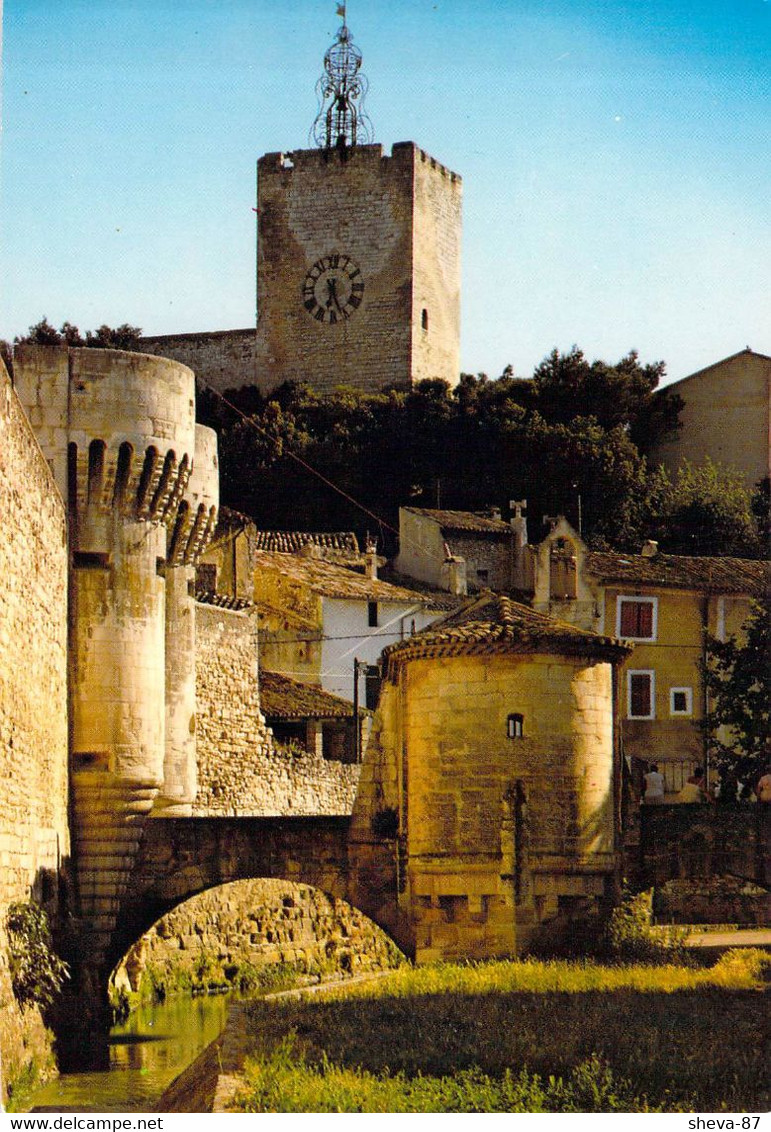 84 - Pernes Les Fontaines - La Porte Notre Dame, Le Vieux Pont Sur La Nesque Et En Arrière Plan, Le Donjon - Pernes Les Fontaines