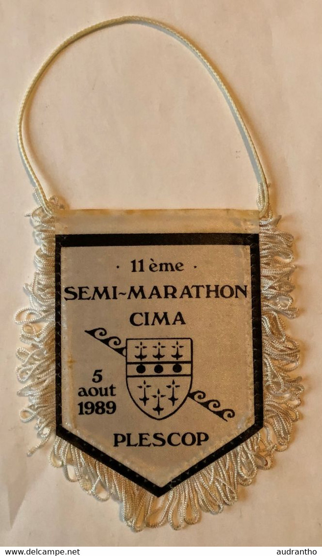 Fanion Souvenir Du 11ème Semi-marathon CIMA Du 5 Août 1989 - PLESCOP - Athlétisme
