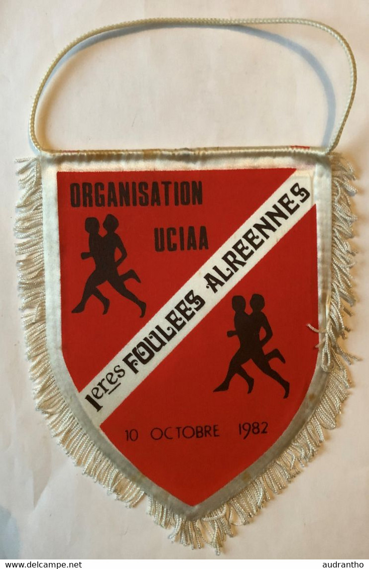 Grand Fanion Souvenir Du 1ères Foulées ALREENNES 10 Octobre 1982 - UCIAA - AURAY - Athlétisme