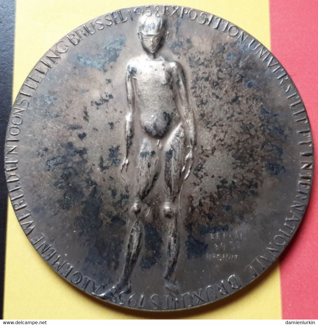 ! PROMO 60€ ! BELGIQUE EXPO 1958 MEDAILLE POUR UN MONDE PLUS HUMAIN VOOR EEN HUMANER WERELD ! PATINE ! 71.5MM 124GR - Monarchia / Nobiltà