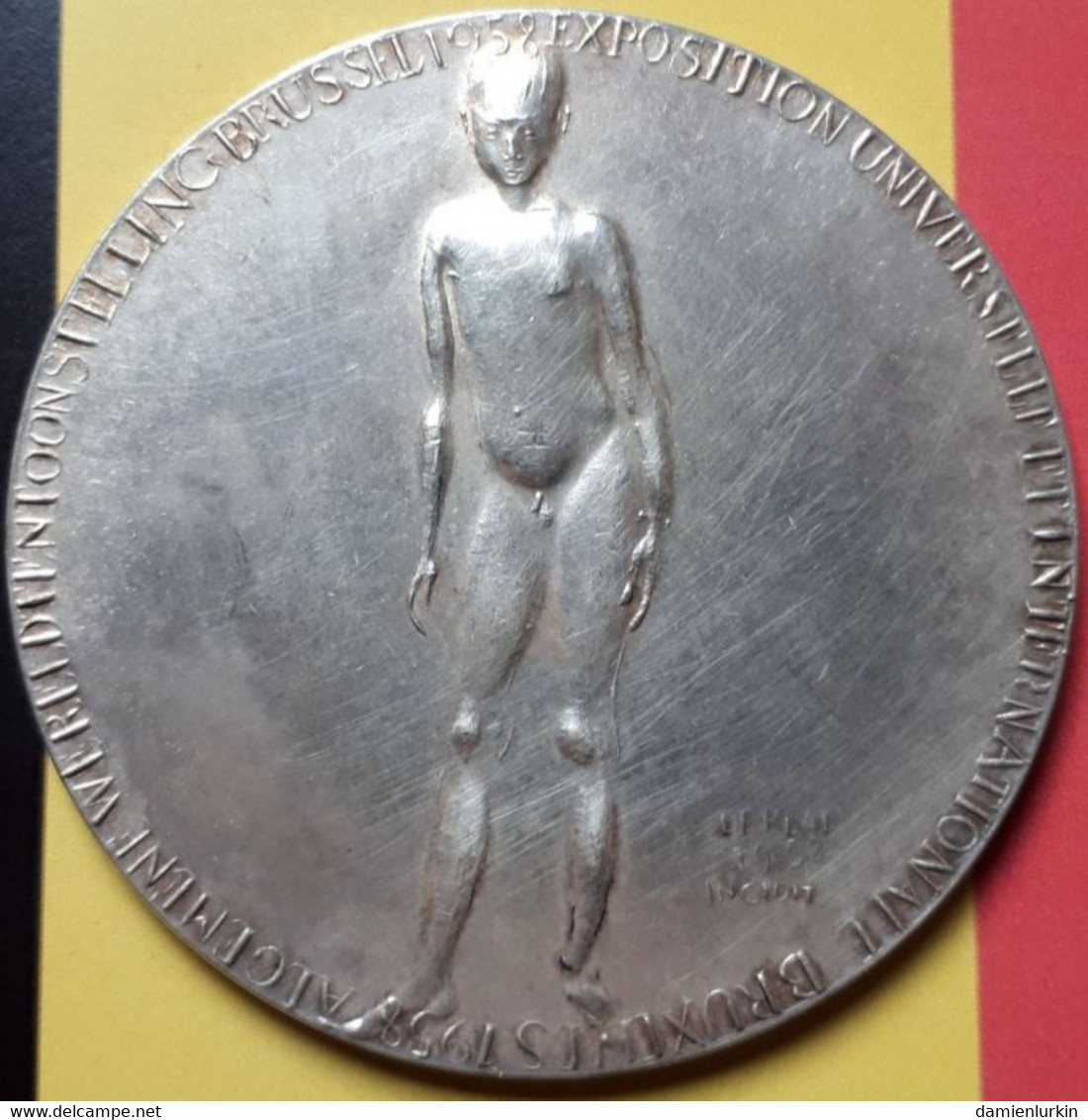 ! PROMO 60€ ! BELGIQUE EXPO 1958 MEDAILLE POUR UN MONDE PLUS HUMAIN VOOR EEN HUMANER WERELD ! ARGENTEE ! 71.5MM 114.8GR - Monarquía / Nobleza