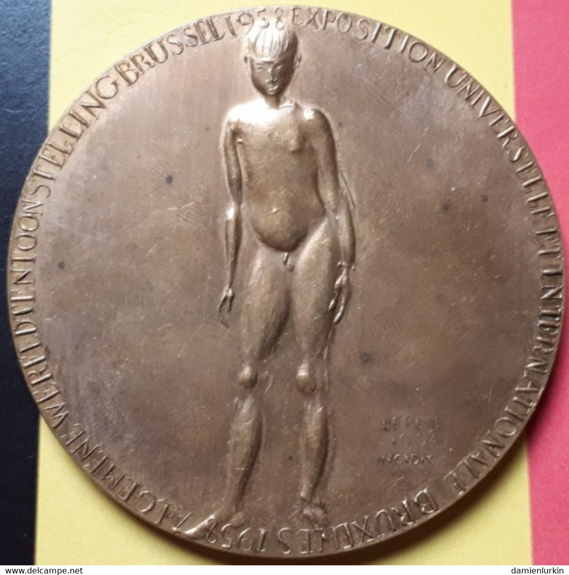 ! PROMO 60€ ! BELGIQUE EXPO 1958 MEDAILLE POUR UN MONDE PLUS HUMAIN VOOR EEN HUMANER WERELD ! DOREE ! 71.5MM 123GR - Royal / Of Nobility