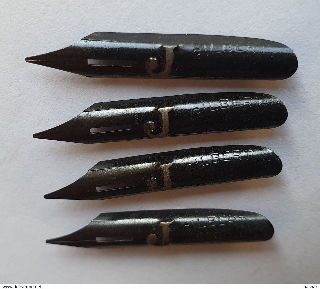 Lot De 4 Plumes Noires Estampées J Doré J N°808 Gilbert  Blanzy Poure - Pens