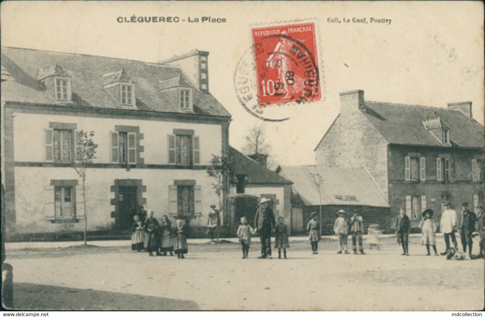 56 CLEGUEREC  / La Place / CARTE ANIMEE - Cleguerec