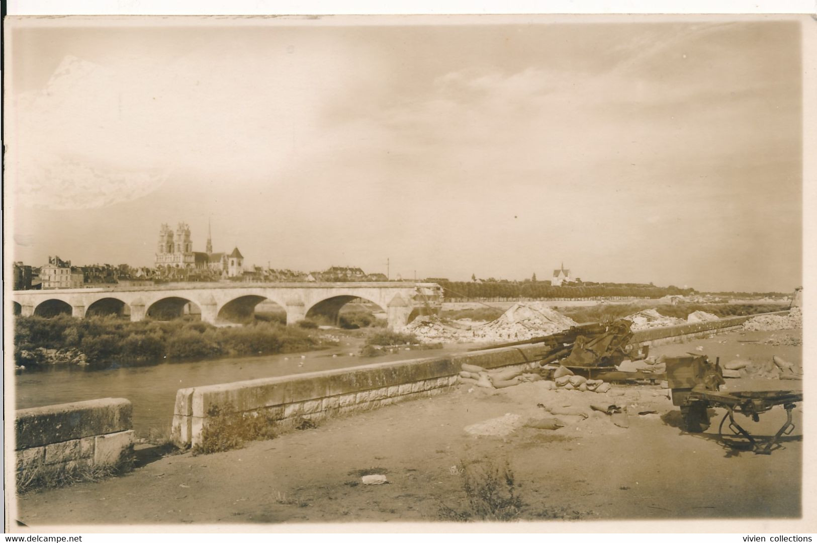 Photo Format Carte Orléans (45 Loiret) 1944 Le Pont Royal Détruit Avec Un Canon Détruit Au 1er Plan - Orleans