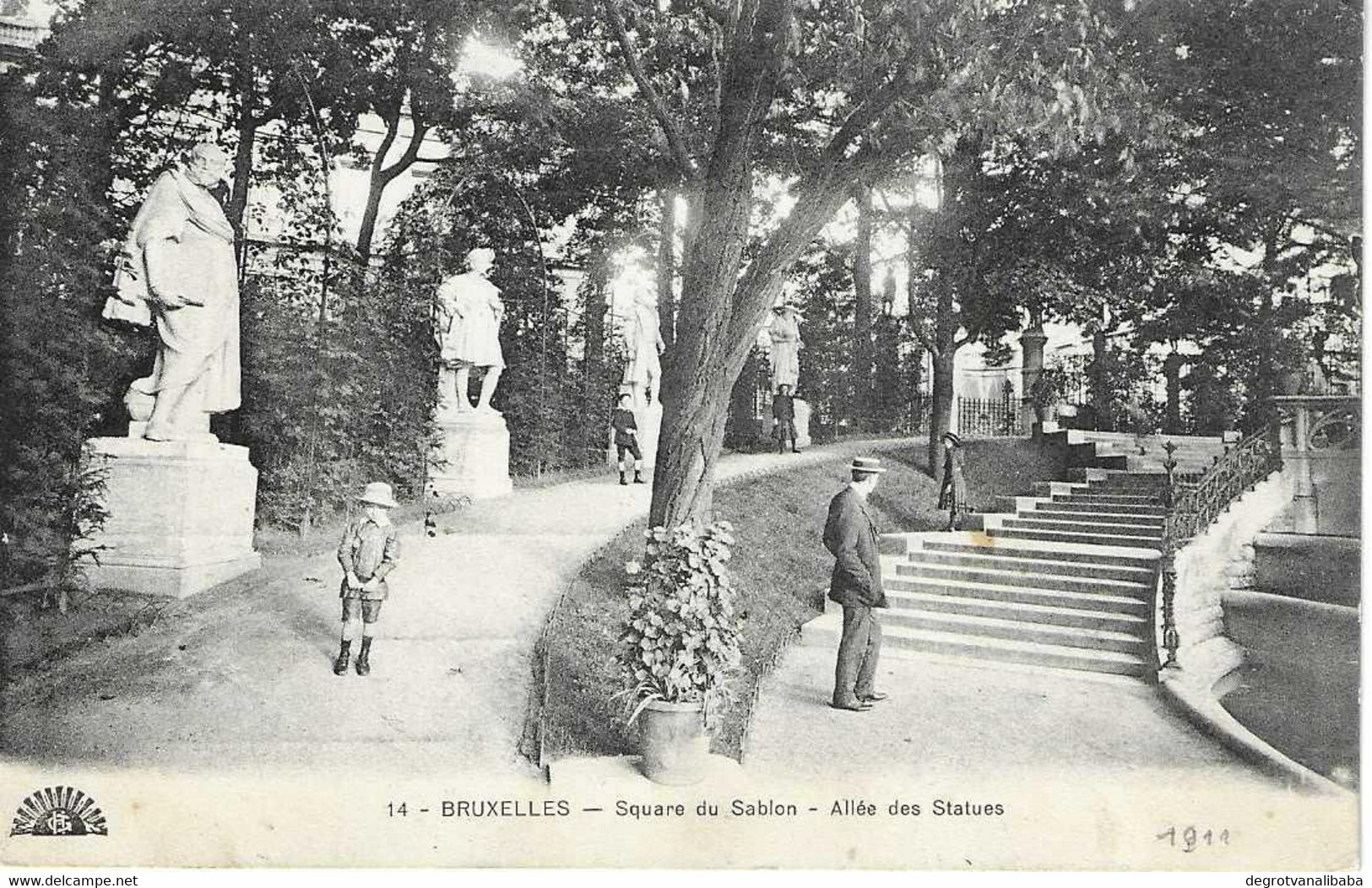 BRUXELLES Square Du Sablon  - Allee Des Statues (GEST024) - Bossen, Parken, Tuinen