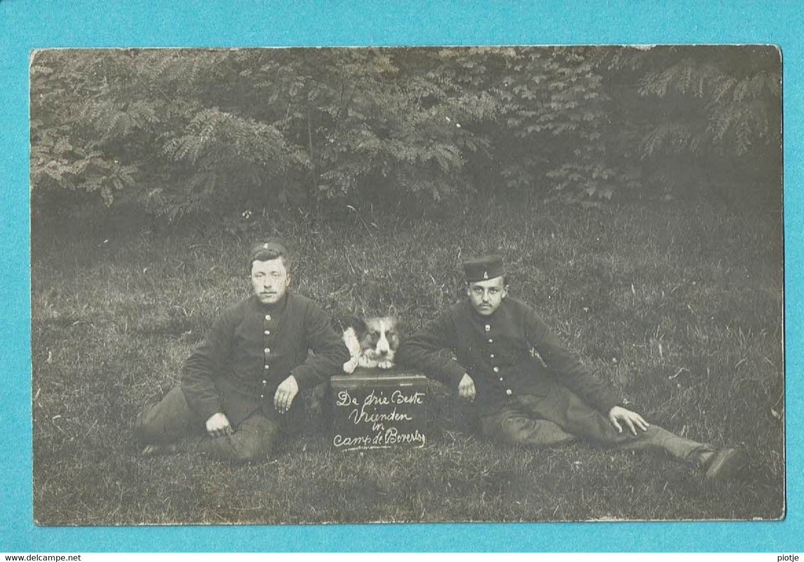 * Leopoldsburg (Limburg) * (carte Photo - Fotokaart) Camp De Beverloo, De 3 Beste Vrienden, Armée, Soldat, Chien, Dog - Leopoldsburg (Kamp Van Beverloo)