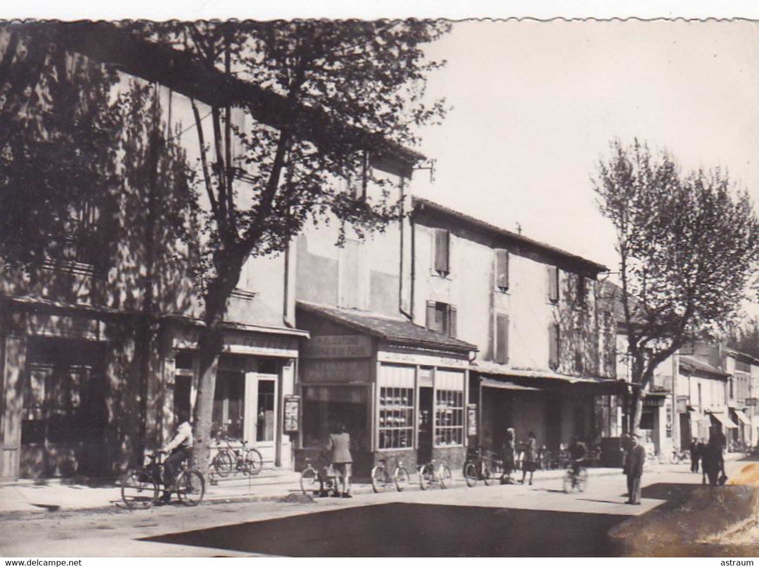 Cpa -84 - Sorgues -animée- Cours De La Republique -edi Tardy - Sorgues