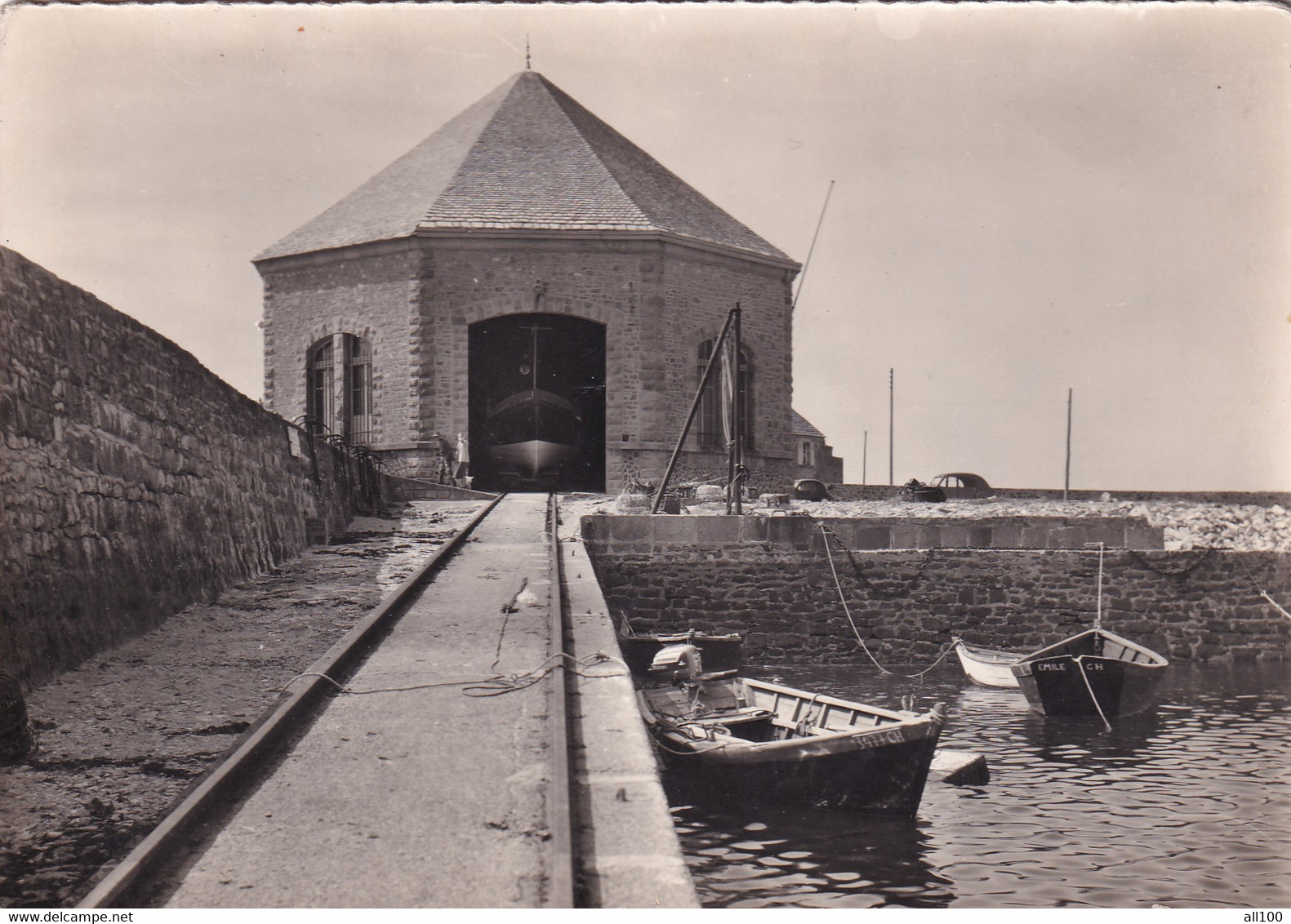 A21805 - Goury Hague Abri Du Canot De Sauvetage Boat Vintage Car Post Card Unused - Pêche