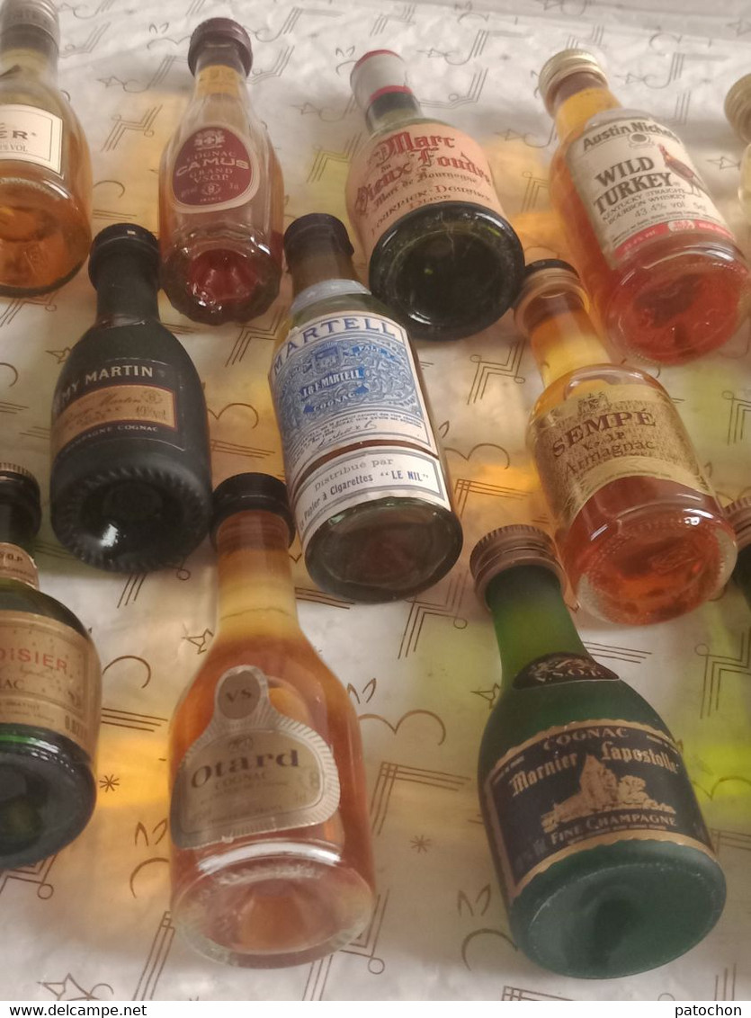 23 Mignonnettes Cognac Whisky etc DOBLE.V Otard Camus Couvoisier Martell Marnier ect...!