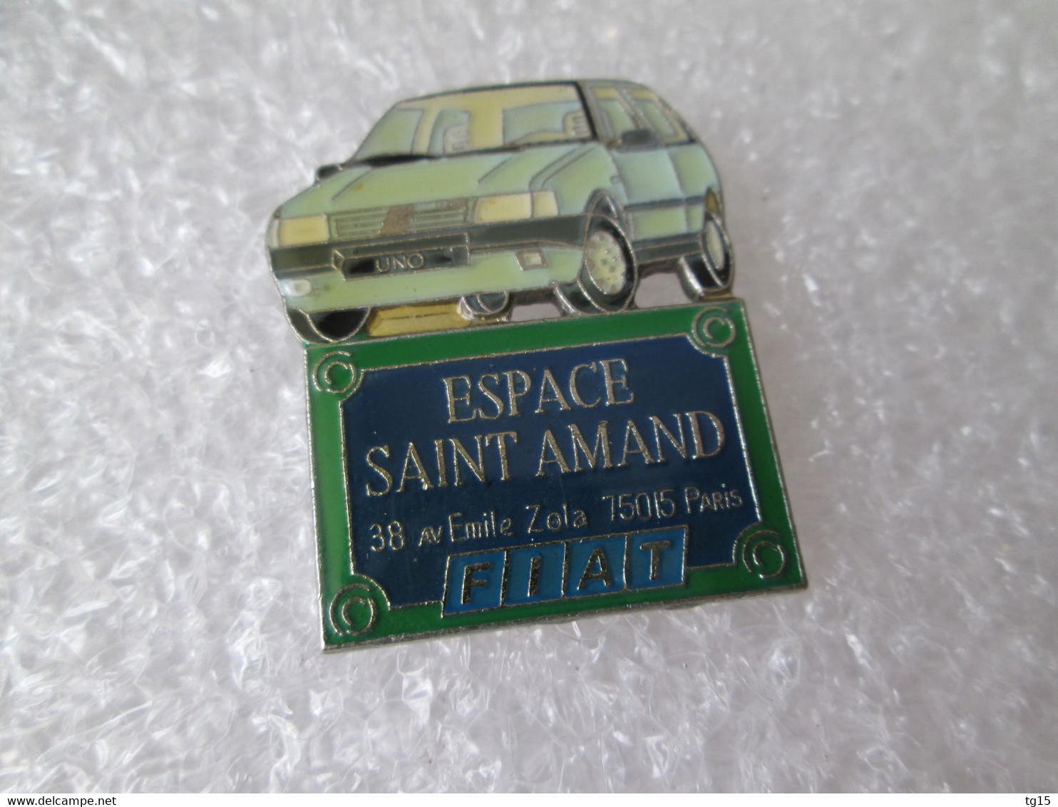 PIN'S     FIAT  UNO  ESPACE SAINT AMAND  PARIS - Fiat