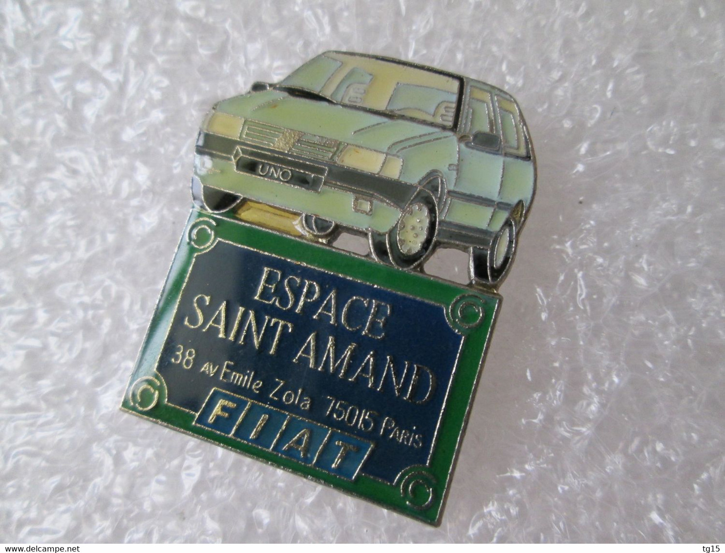 PIN'S     FIAT  UNO  ESPACE SAINT AMAND  PARIS - Fiat