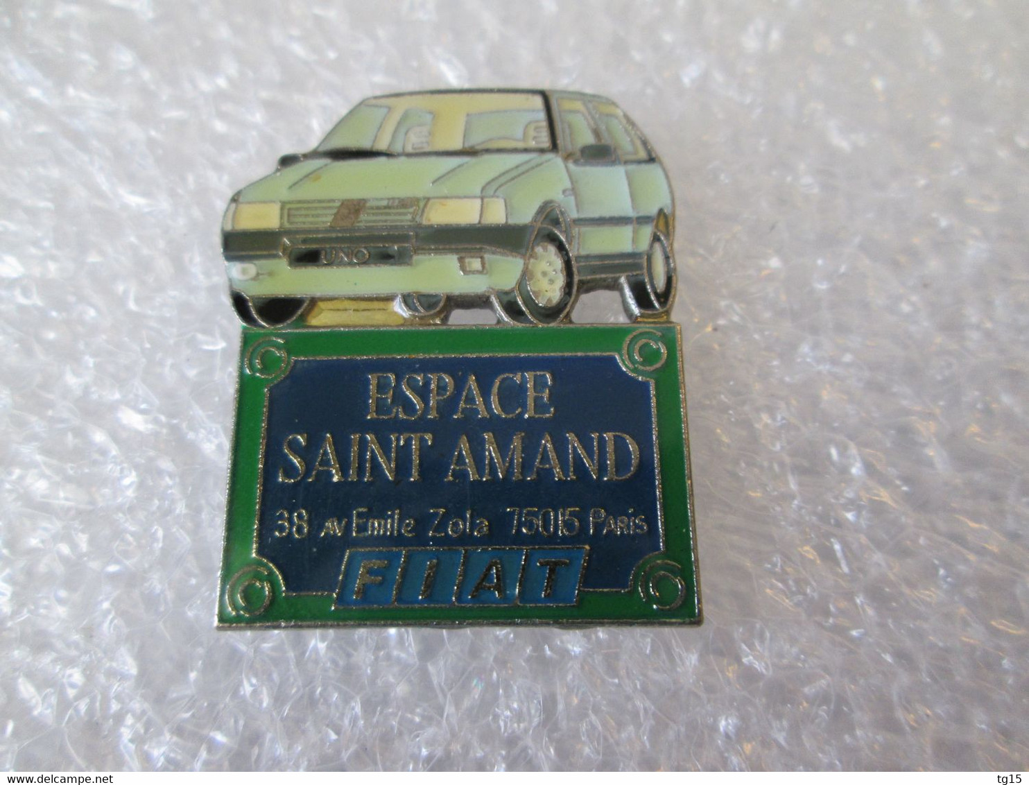 PIN'S     FIAT  UNO  ESPACE SAINT AMAND  PARIS - Fiat