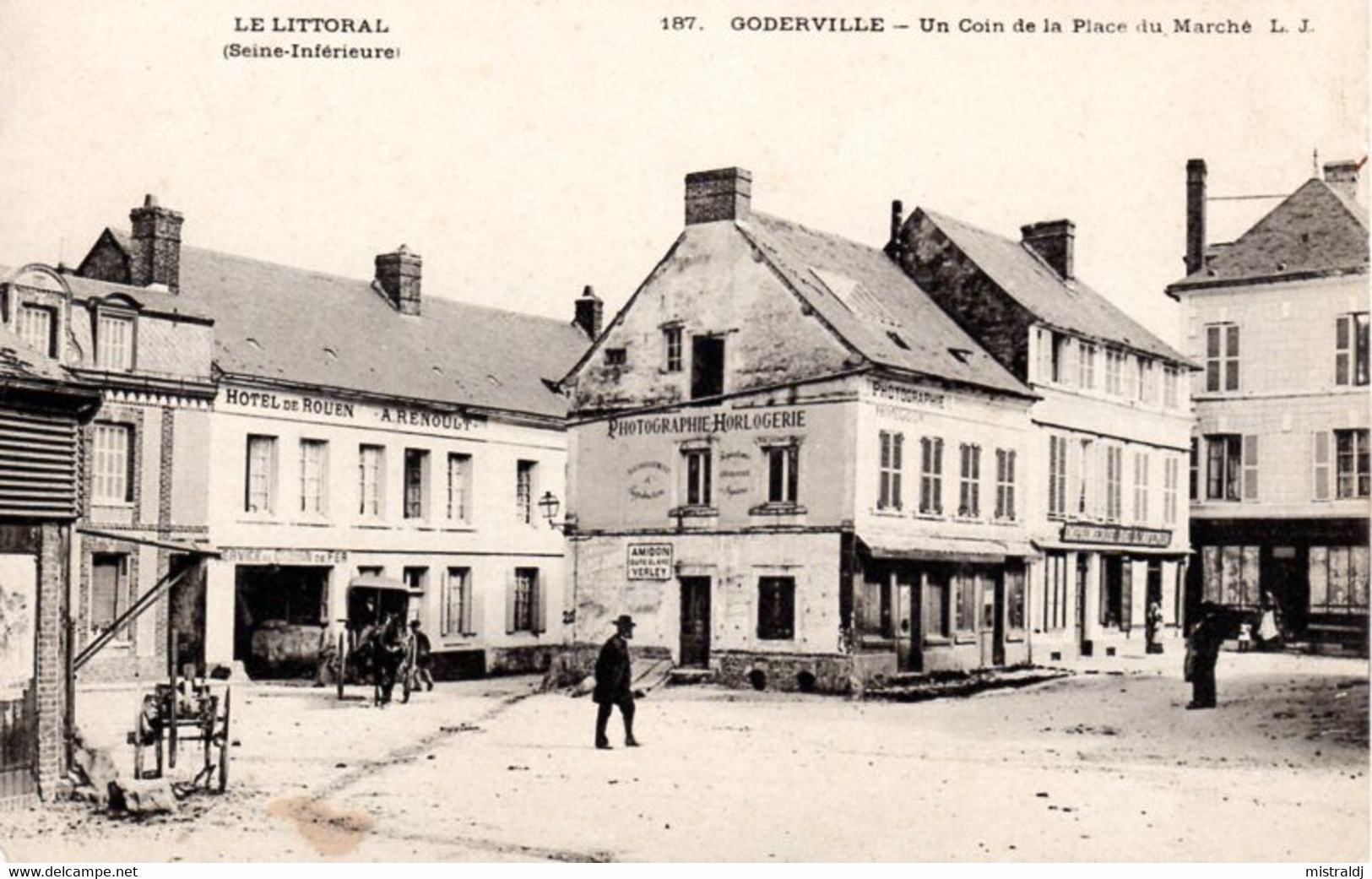 GODERVILLE Un Coin De La Place Du Marché, Hôtel Renoult, Pub Verley, Animée, Non Voyagée TBE - Goderville