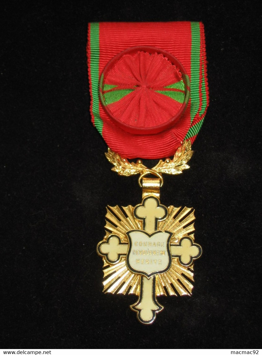 Médaille  Courage Dévouement Mérite - Officier  Arts Lettres Sciences Sports  **** EN ACHAT IMMEDIAT **** - Duitsland