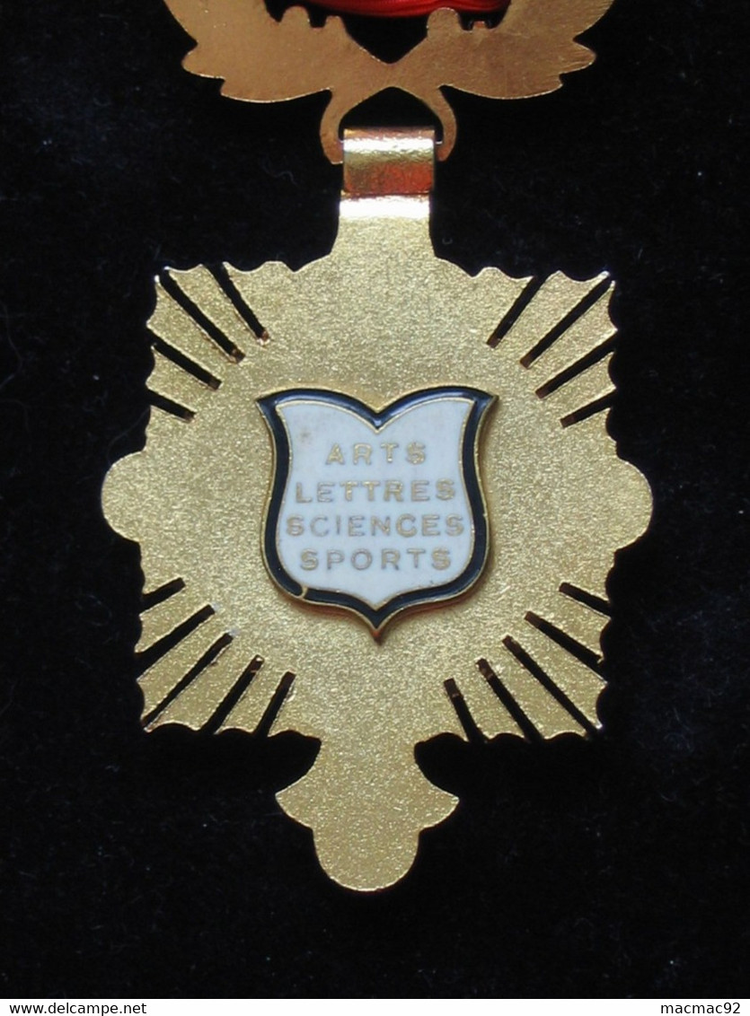 Médaille  Courage Dévouement Mérite - Officier  Arts Lettres Sciences Sports  **** EN ACHAT IMMEDIAT **** - Alemania