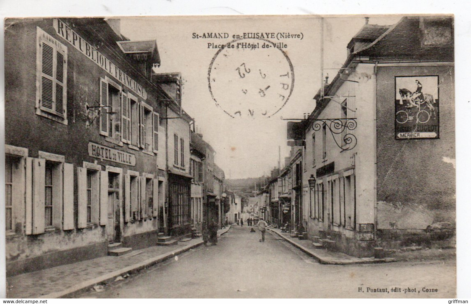 SAINT AMAND EN PUISAYE PLACE DE L'HOTEL DE VILLE 1922 TBE - Saint-Amand-en-Puisaye
