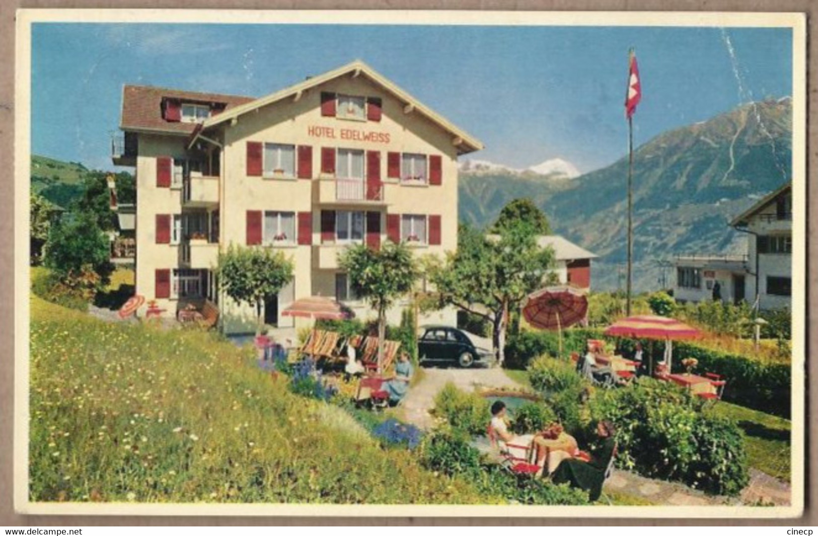 CPSM SUISSE - UNTERBÄCH - Hôtel Edelweiss - TB PLAN Façade Etablissement Terrasse ANIMATION AUTOMOBILES 1962 - Unterbäch