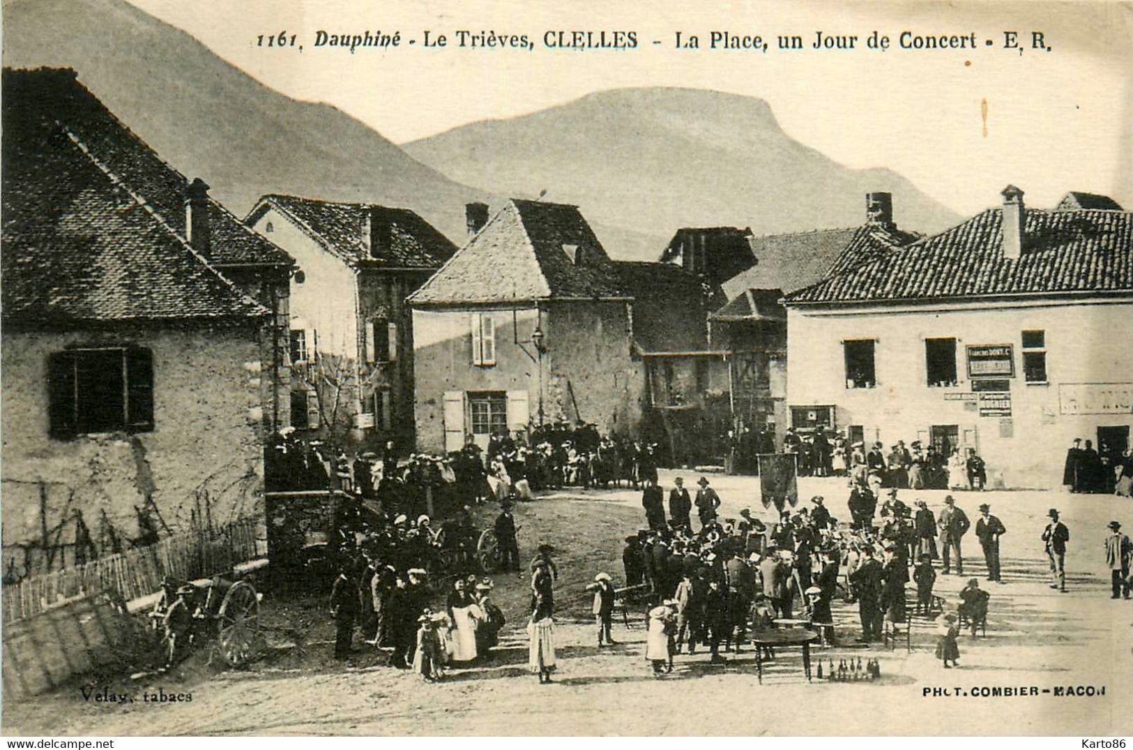 Clelles * La Place Du Village , Un Jour De Concert * Musique Fanfare - Clelles