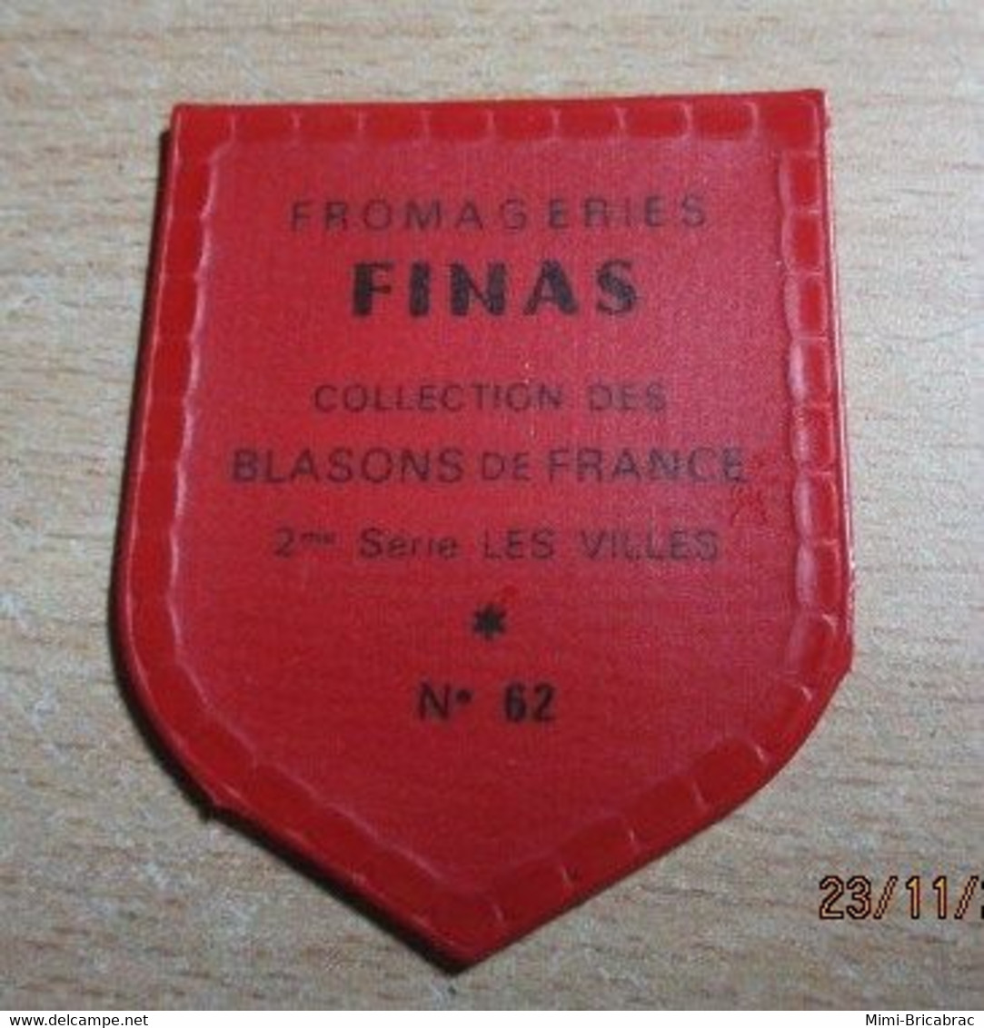 PUB1122 Ecusson Publicitaire Années 60  FROMAGERIE FINAS / BLASONS DE FRANCE LES VILLES N°52 CAEN - Magnets