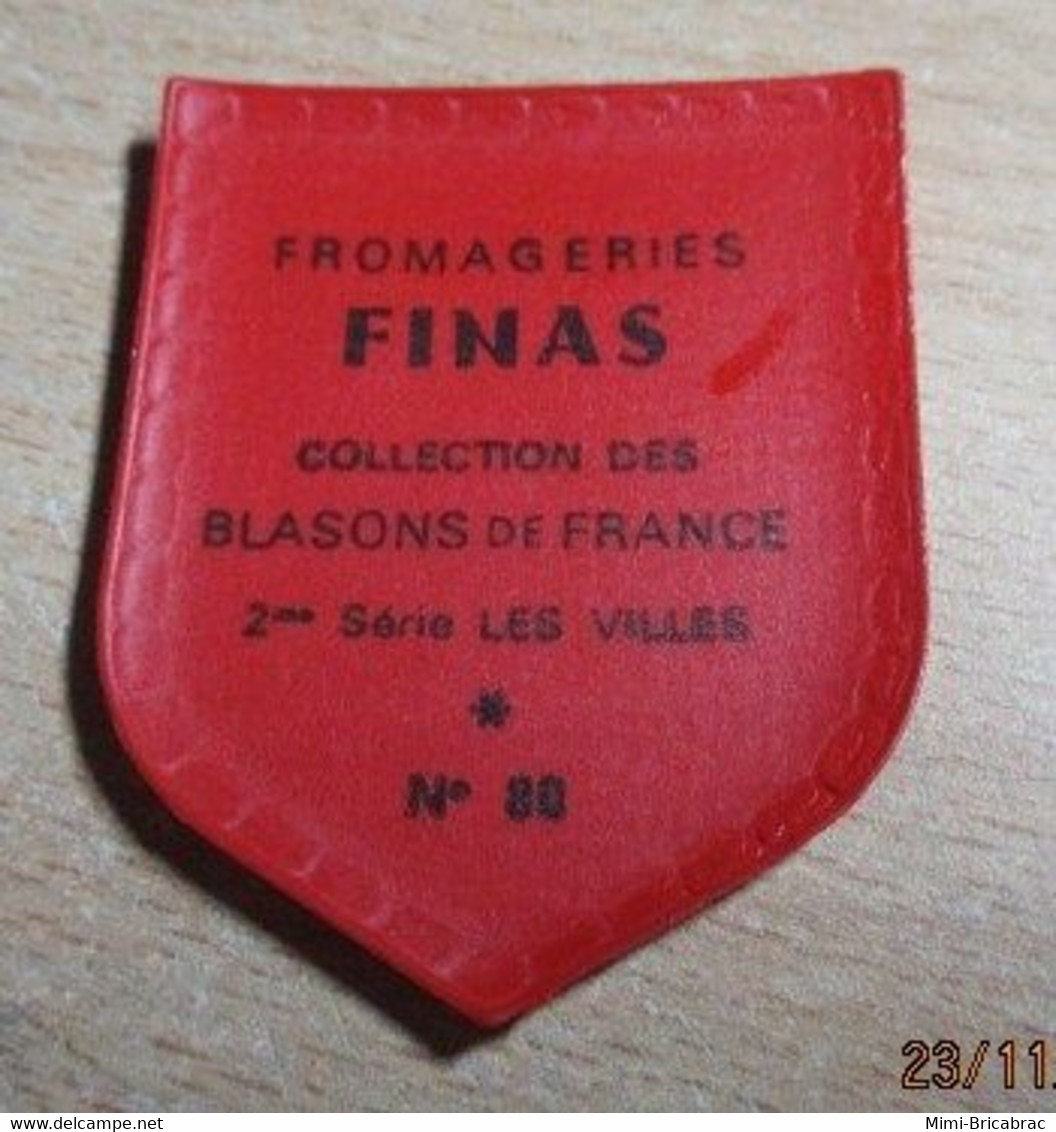 PUB1122 Ecusson Publicitaire Années 60  FROMAGERIE FINAS / BLASONS DE FRANCE LES VILLES N°80 TOURS - Magnets