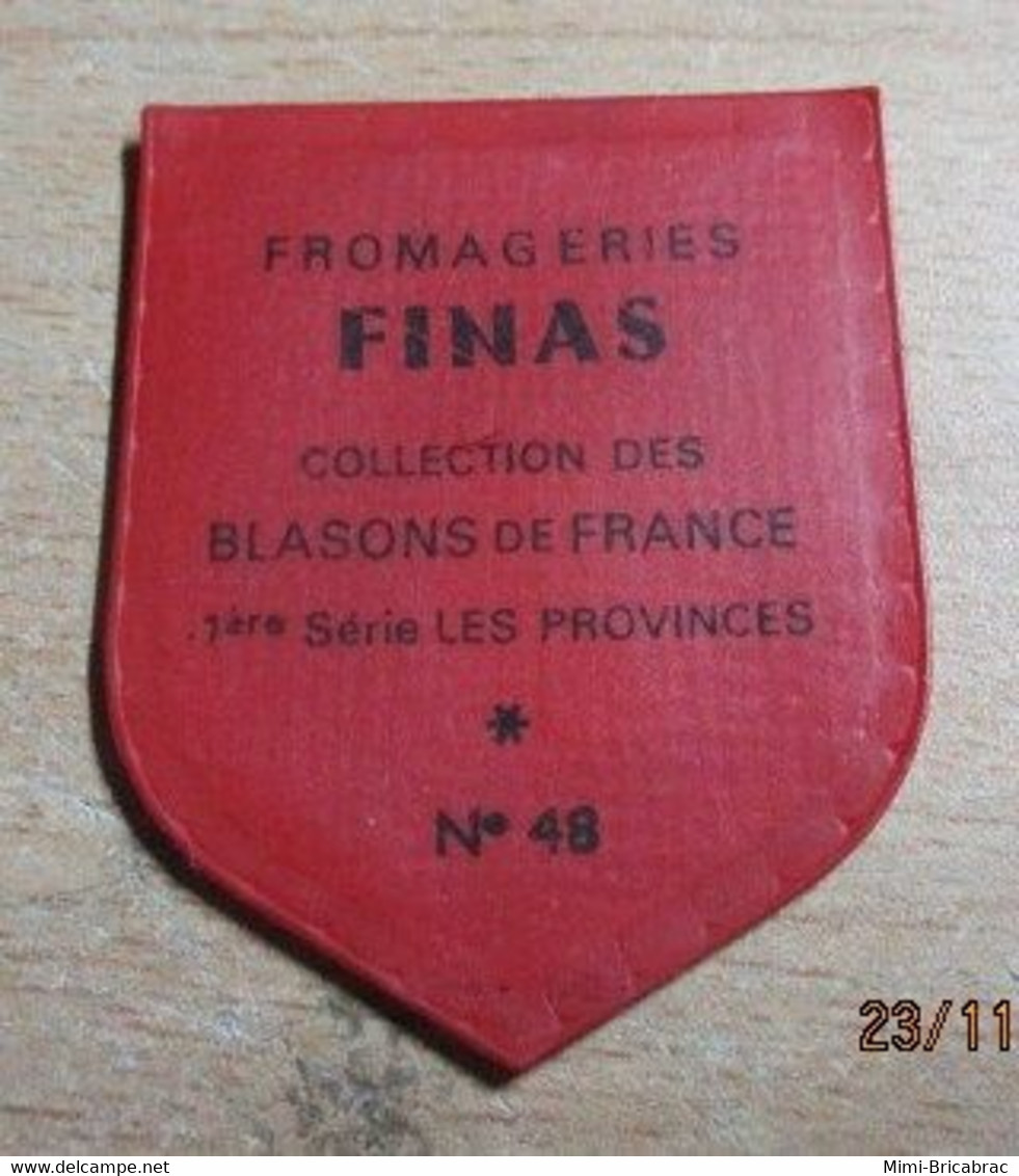 PUB1122 Ecusson Publicitaire Années 60  FROMAGERIE FINAS / BLASONS DE FRANCE LES PROVINCES N°48 BERRY - Magnets