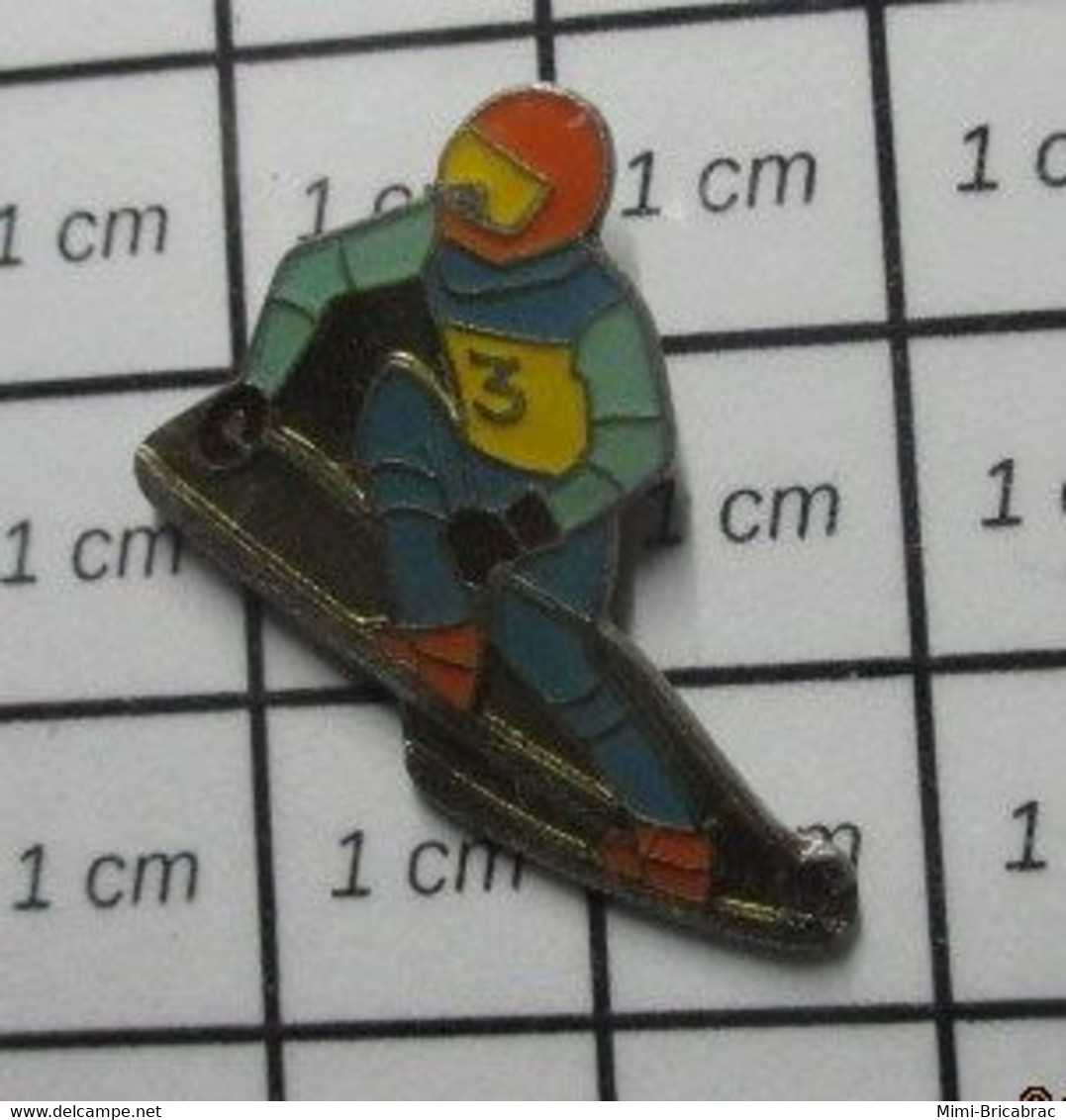 510a Pin's Pins / Beau Et Rare / SPORTS / SKI SLALOM SKIEUR N°3 - Sports D'hiver