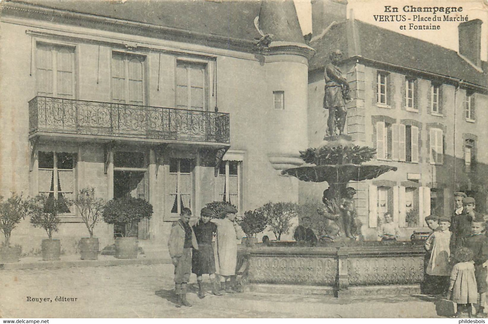 MARNE  VERTUS  Place Du Marché Et Fontaine - Vertus