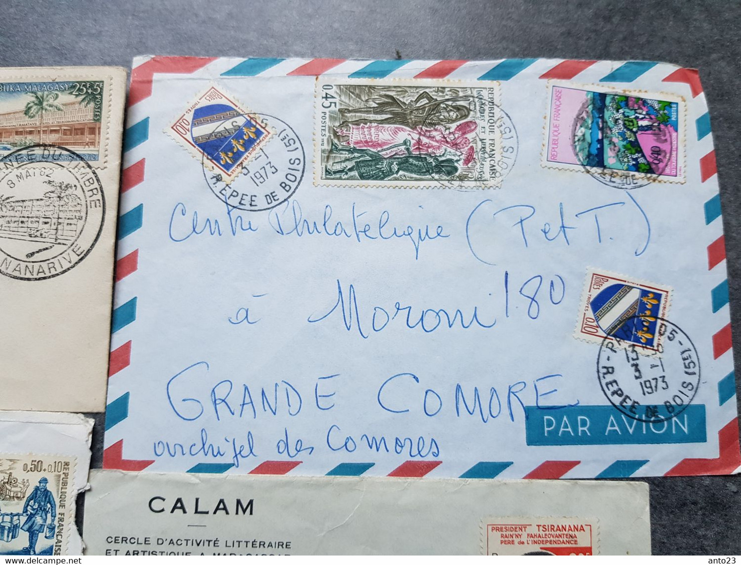 Lot De 4 Lettres De Grande Comores 2 Au Depart De France Pour Moroni /1 Journée Du Timbre + Tanarive Pour Tamatave - Cartas & Documentos