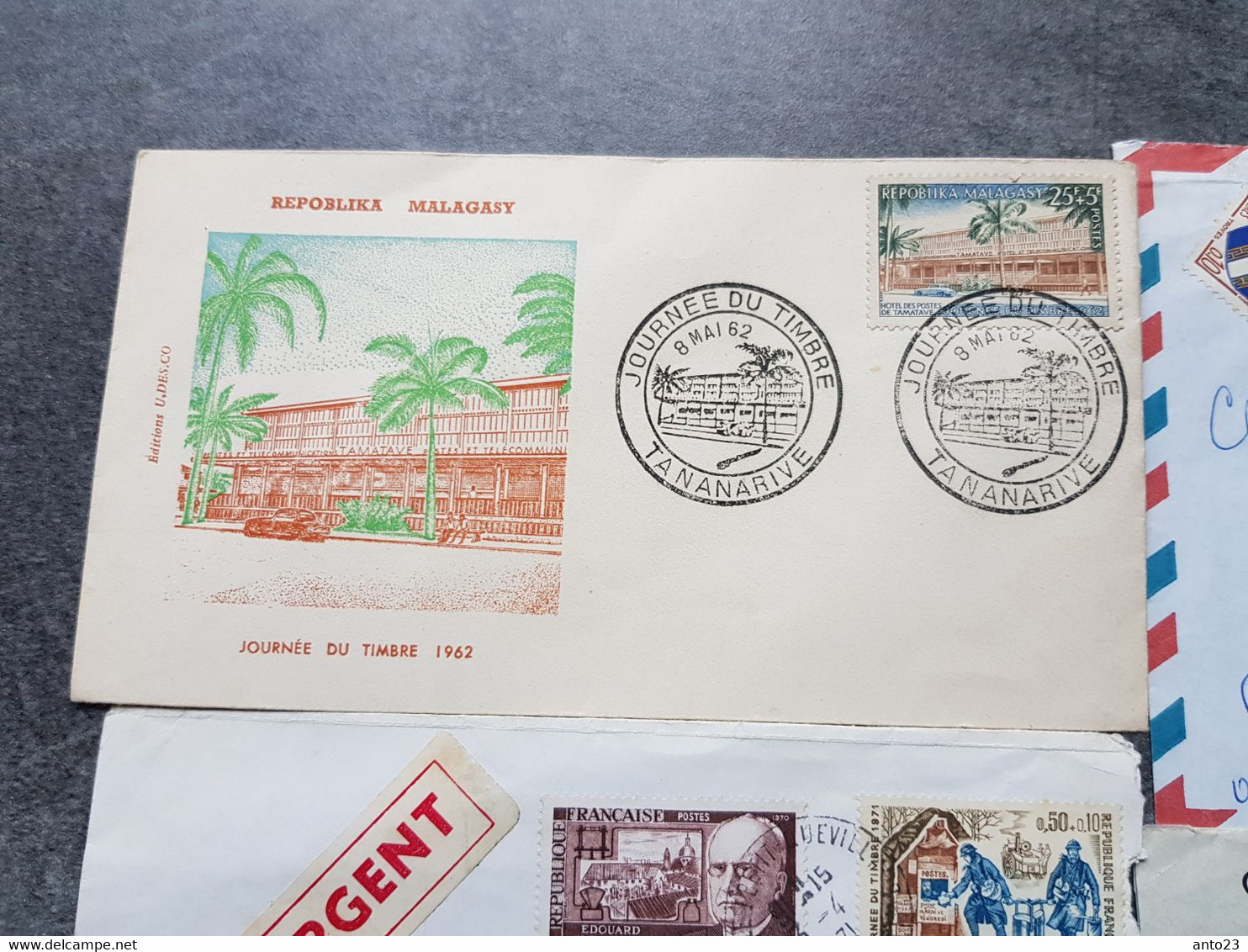 Lot De 4 Lettres De Grande Comores 2 Au Depart De France Pour Moroni /1 Journée Du Timbre + Tanarive Pour Tamatave - Brieven En Documenten