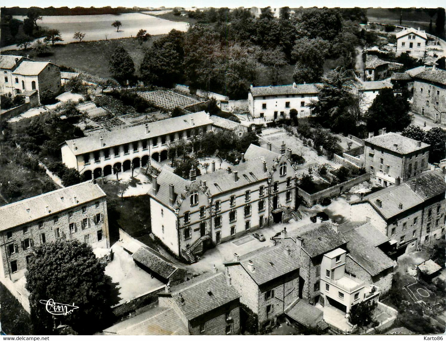 St Jean Soleymieux * Vue Aérienne Sur La Mairie , L'école Et La Colonie De Vacances - Saint Jean Soleymieux