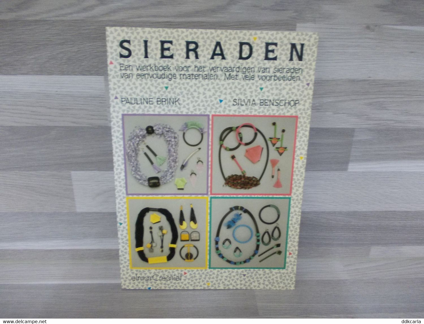 Sieraden - Een Werkboek Voor Het Vervaardigen Van Sieraden Van Eenvoudige Materialen Met Vele Voorbeelden - Practical